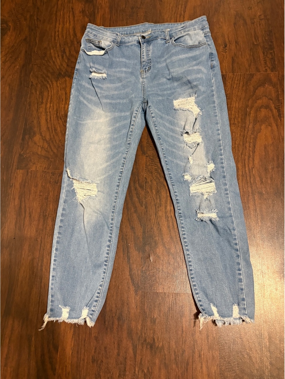 Women’s XL distressed jeans